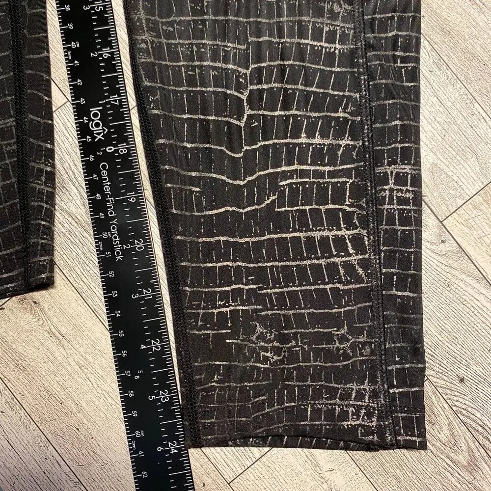 Pink Active Victoria's Secret Black Crocodile‎ Print Leggings Size Large